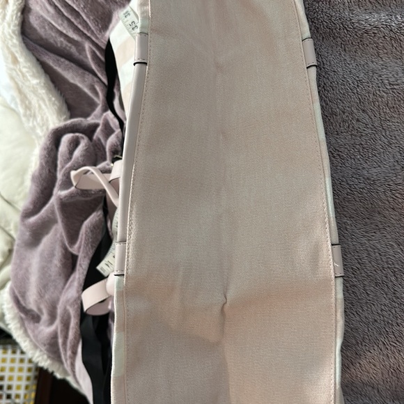 VS Iconic Weekender - Picture 4 of 9